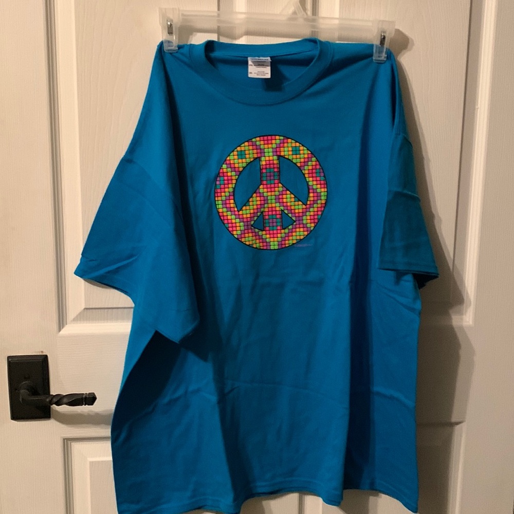 Blue with colorful peace symbol tee. 2X